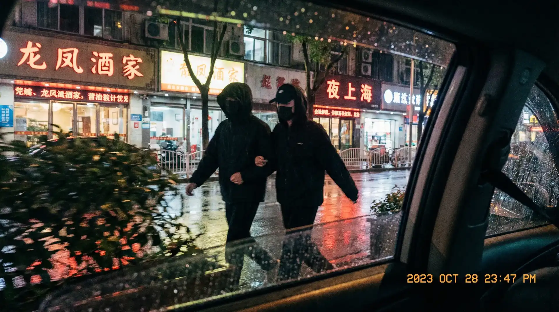 【萝莉岛】萝莉岛官网 - 萝莉岛最新资讯传媒聚集地 - 顶流明星深夜密会现场抓拍照片